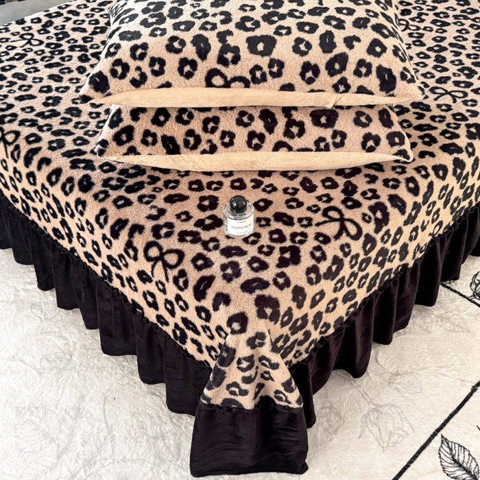 91家纺网 家纺一手货源 找家纺 小叮当家纺仓储工厂店 2025新款美拉德系列兔毛单床裙 床裙单件 床裙-蝴蝶结豹纹