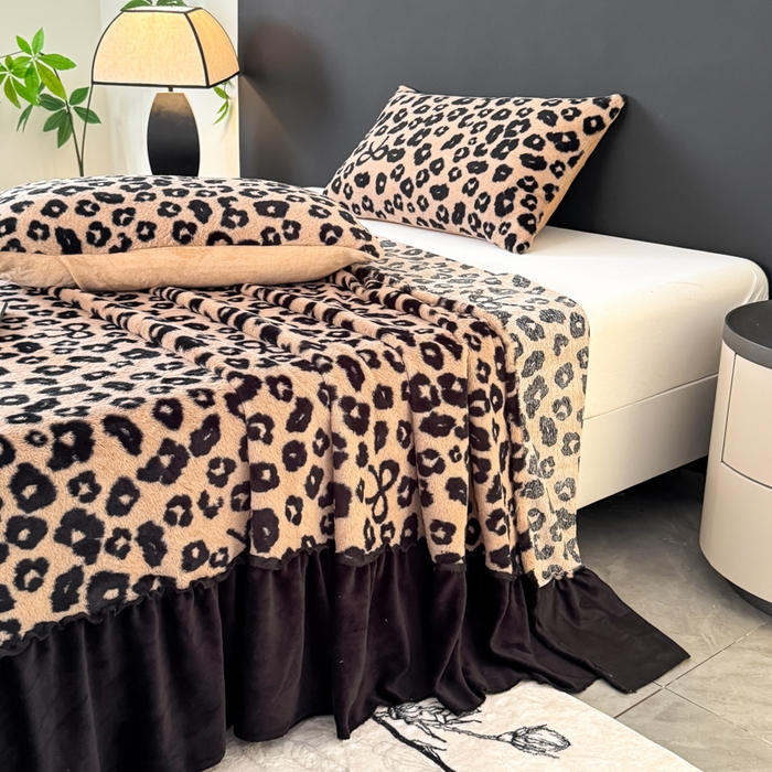 91家纺网 家纺一手货源 找家纺 小叮当家纺仓储工厂店 2025新款美拉德系列兔毛单床裙 床裙单件 床裙-蝴蝶结豹纹