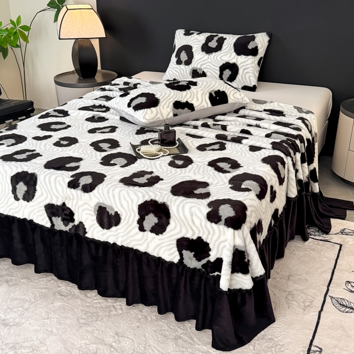 91家纺网 家纺一手货源 找家纺 小叮当家纺仓储工厂店 2025新款美拉德系列兔毛单床裙 床裙单件 床裙-黑灰大豹纹