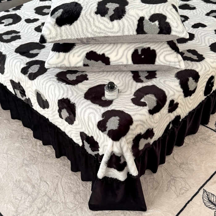 91家纺网 家纺一手货源 找家纺 小叮当家纺仓储工厂店 2025新款美拉德系列兔毛单床裙 床裙单件 床裙-黑灰大豹纹