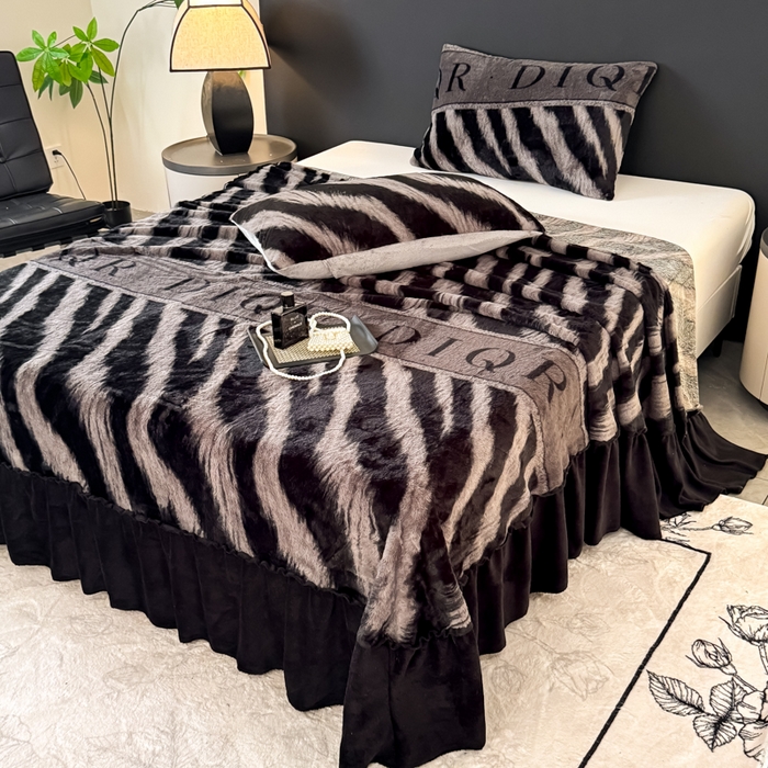 91家纺网 家纺一手货源 找家纺 小叮当家纺仓储工厂店 2025新款美拉德系列兔毛单床裙 床裙单件 床裙-豹影风尚