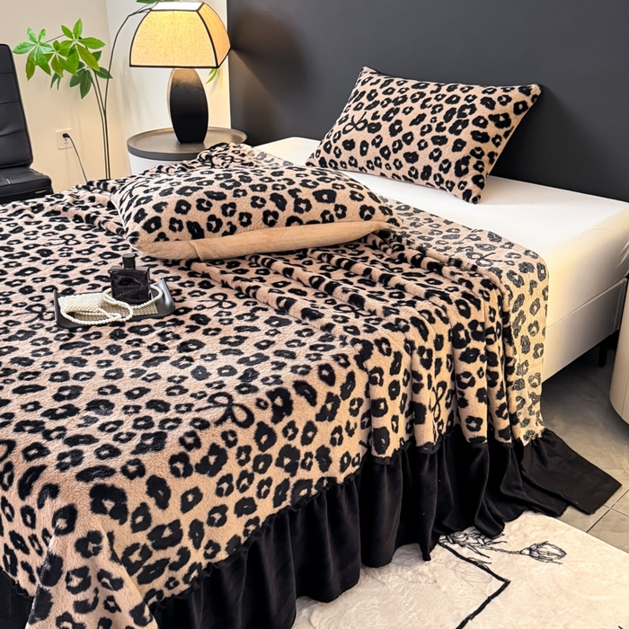 91家纺网 家纺一手货源 找家纺 小叮当家纺仓储工厂店 2025新款美拉德系列兔毛单床裙 床裙单件 床裙-蝴蝶结豹纹