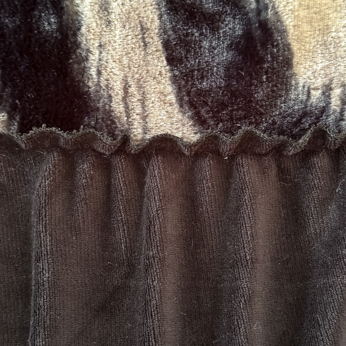 91家纺网 家纺一手货源 找家纺 小叮当家纺仓储工厂店 2025新款美拉德系列兔毛单床裙 床裙单件 床裙-豹影风尚