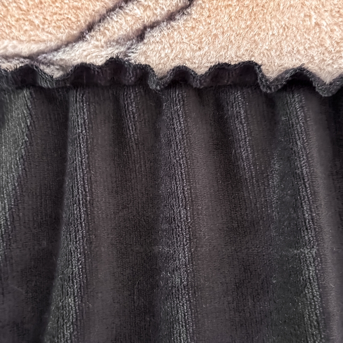 91家纺网 家纺一手货源 找家纺 小叮当家纺仓储工厂店 2025新款美拉德系列兔毛单床裙 床裙单件 床裙-线条玫瑰