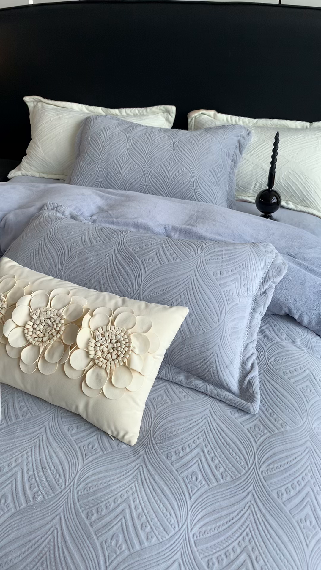 91家纺网 家纺一手货源 找家纺 （总）奈萝家纺 2025新款雕花绒高克重牛奶绒四件套-流年系列