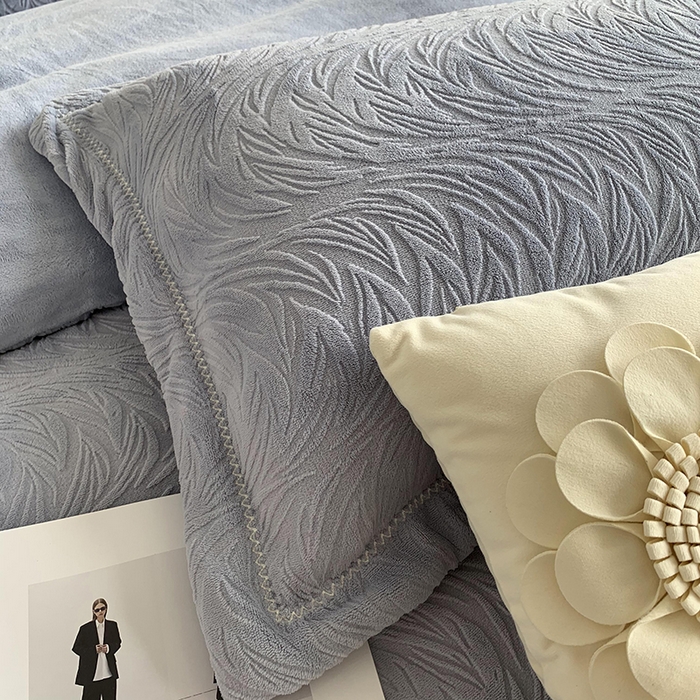 91家纺网 家纺一手货源 找家纺 （总）奈萝家纺 2025新款雕花绒高克重牛奶绒四件套-流年系列