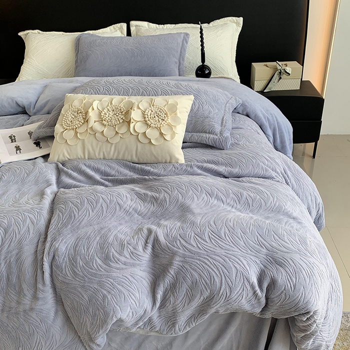 91家纺网 家纺一手货源 找家纺 （总）奈萝家纺 2025新款雕花绒高克重牛奶绒四件套-流年系列