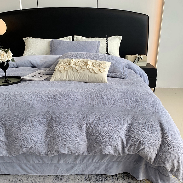 91家纺网 家纺一手货源 找家纺 （总）奈萝家纺 2025新款雕花绒高克重牛奶绒四件套-流年系列