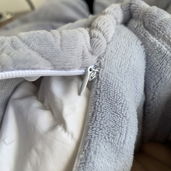 91家纺网 家纺一手货源 找家纺 奈萝家纺 2025新款雕花绒高克重牛奶绒四件套-流年系列 流年黛蓝灰