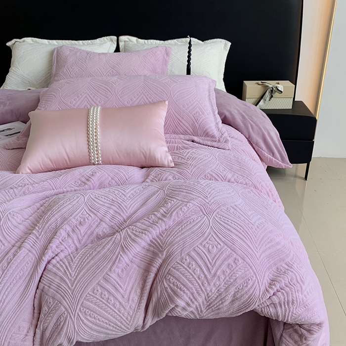 91家纺网 家纺一手货源 找家纺 奈萝家纺 2025新款雕花绒高克重牛奶绒四件套-流年系列 流年风信紫