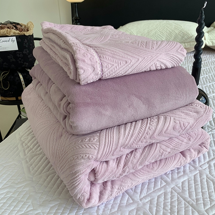 91家纺网 家纺一手货源 找家纺 奈萝家纺 2025新款雕花绒高克重牛奶绒四件套-流年系列 流年风信紫