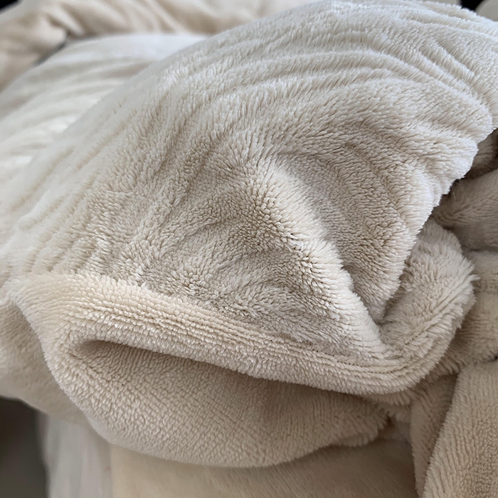 91家纺网 家纺一手货源 找家纺 奈萝家纺 2025新款雕花绒高克重牛奶绒四件套-流年系列 流年卡其