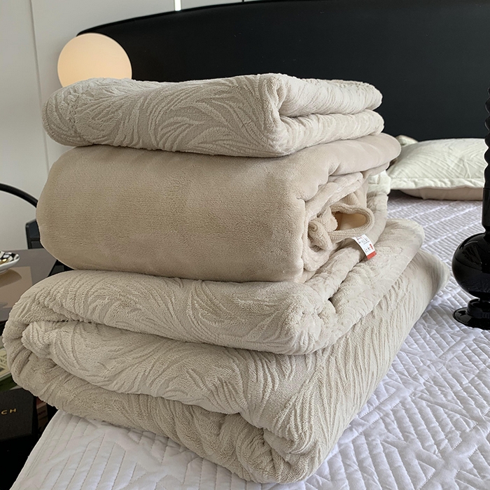 91家纺网 家纺一手货源 找家纺 奈萝家纺 2025新款雕花绒高克重牛奶绒四件套-流年系列 流年卡其