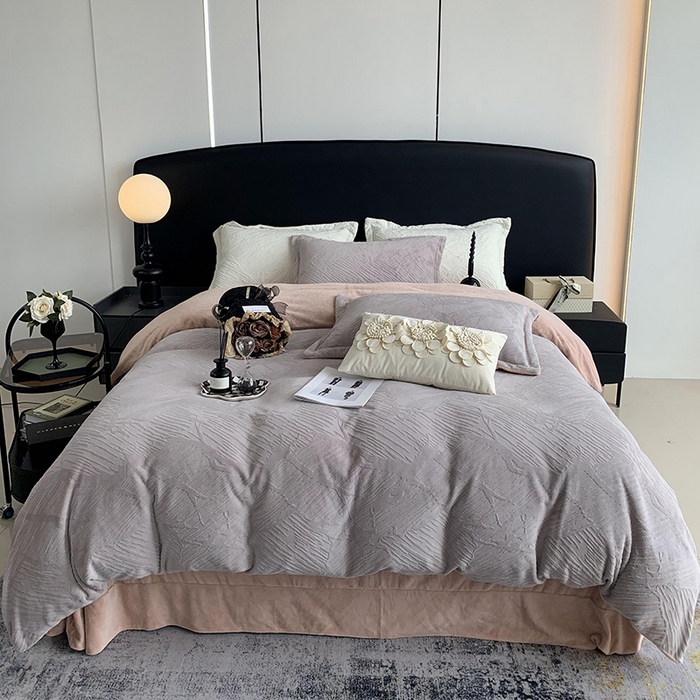 91家纺网 家纺一手货源 找家纺 奈萝家纺 2025新款雕花绒高克重牛奶绒四件套-流年系列 流年松露棕