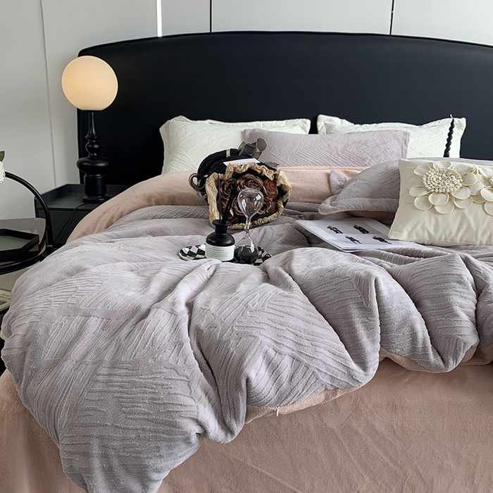 91家纺网 家纺一手货源 找家纺 奈萝家纺 2025新款雕花绒高克重牛奶绒四件套-流年系列 流年松露棕