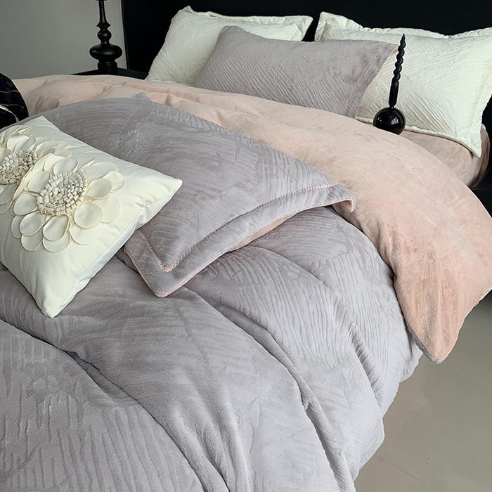 91家纺网 家纺一手货源 找家纺 奈萝家纺 2025新款雕花绒高克重牛奶绒四件套-流年系列 流年松露棕