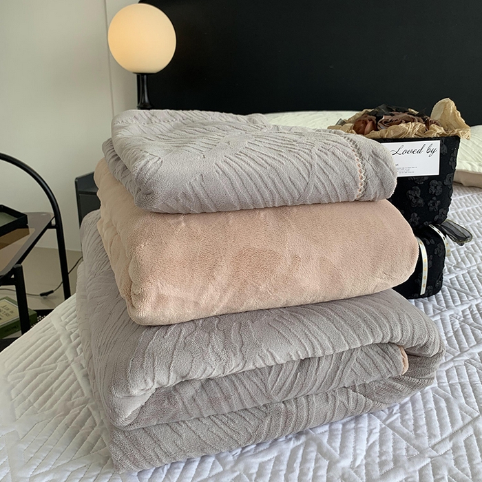 91家纺网 家纺一手货源 找家纺 奈萝家纺 2025新款雕花绒高克重牛奶绒四件套-流年系列 流年松露棕