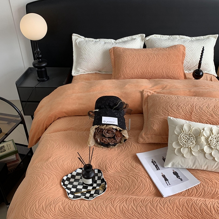 91家纺网 家纺一手货源 找家纺 奈萝家纺 2025新款雕花绒高克重牛奶绒四件套-流年系列 流年心愿橙