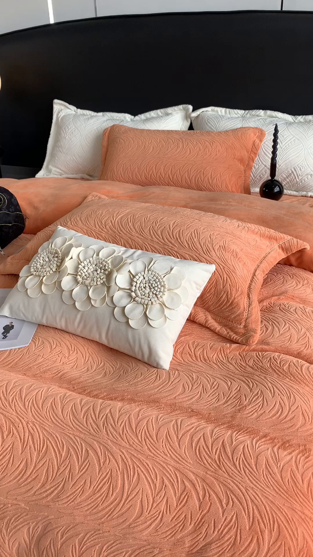 91家纺网 家纺一手货源 找家纺 奈萝家纺 2025新款雕花绒高克重牛奶绒四件套-流年系列 流年心愿橙