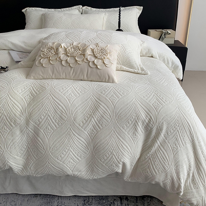 奈萝家纺 2025新款雕花绒高克重牛奶绒四件套-流年系列 流年耀白