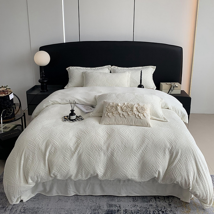 91家纺网 家纺一手货源 找家纺 奈萝家纺 2025新款雕花绒高克重牛奶绒四件套-流年系列 流年耀白