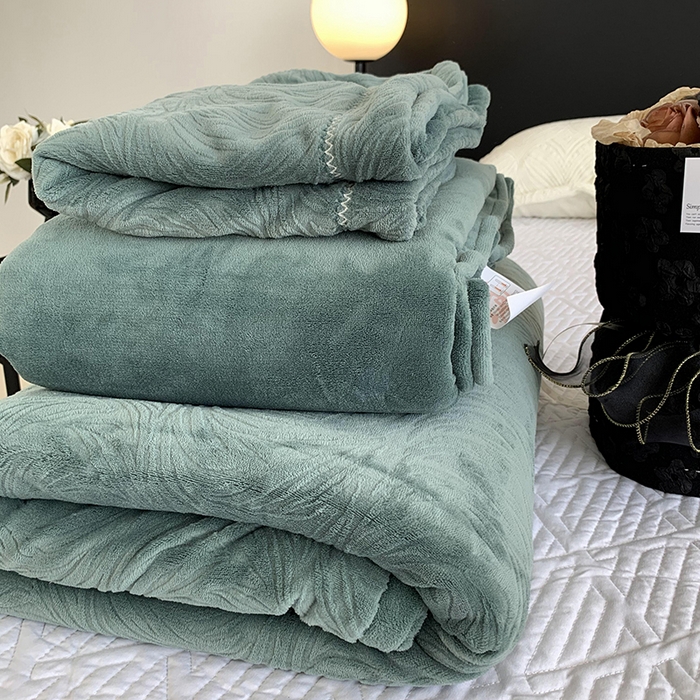 91家纺网 家纺一手货源 找家纺 奈萝家纺 2025新款雕花绒高克重牛奶绒四件套-流年系列 流年祖母绿