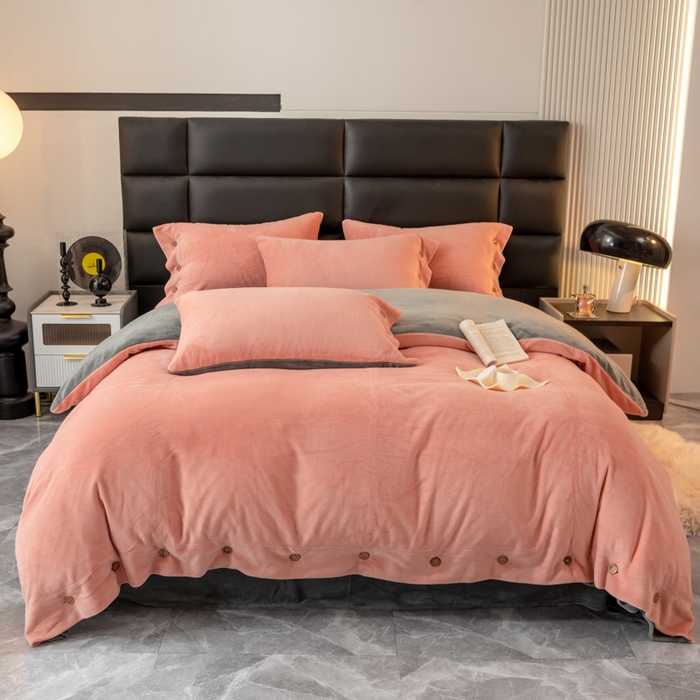 91家纺网 家纺一手货源 找家纺 （总）ONE TWO ONE 121 2025新款高克重牛奶绒纽扣款纽扣大宽边系列四件套风格三