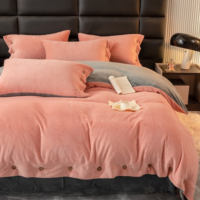 91家纺网 家纺一手货源 找家纺 （总）ONE TWO ONE 121 2025新款高克重牛奶绒纽扣款纽扣大宽边系列四件套风格三