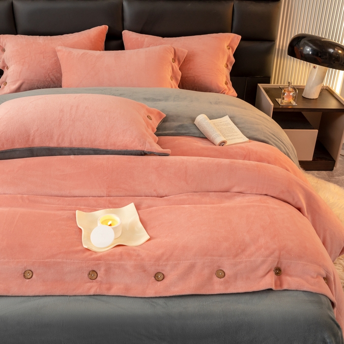 91家纺网 家纺一手货源 找家纺 （总）ONE TWO ONE 121 2025新款高克重牛奶绒纽扣款纽扣大宽边系列四件套风格三