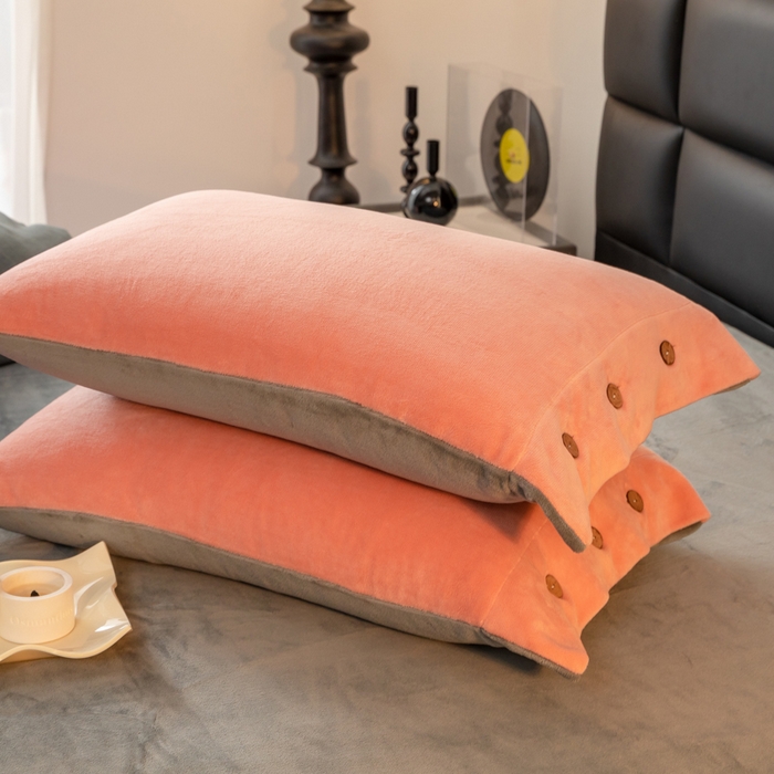 91家纺网 家纺一手货源 找家纺 （总）ONE TWO ONE 121 2025新款高克重牛奶绒纽扣款纽扣大宽边系列四件套风格三