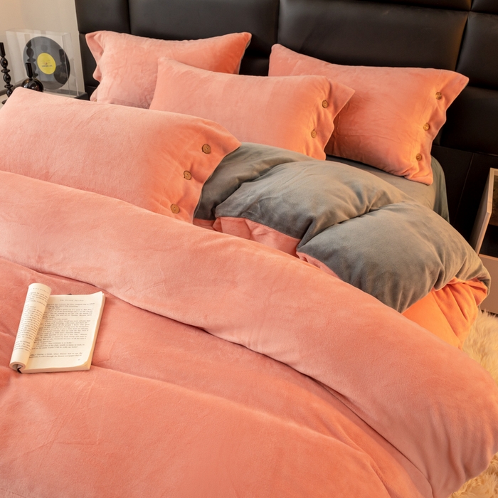 91家纺网 家纺一手货源 找家纺 （总）ONE TWO ONE 121 2025新款高克重牛奶绒纽扣款纽扣大宽边系列四件套风格三