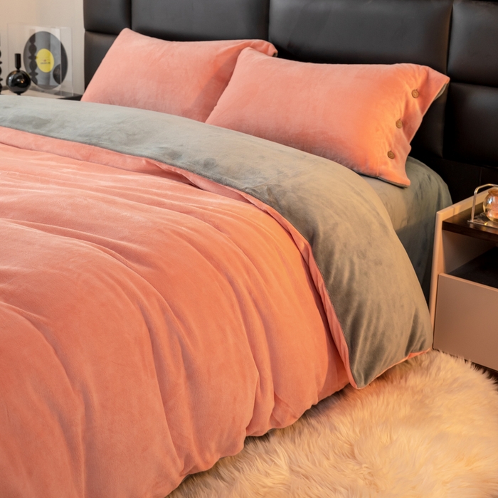 91家纺网 家纺一手货源 找家纺 （总）ONE TWO ONE 121 2025新款高克重牛奶绒纽扣款纽扣大宽边系列四件套风格三