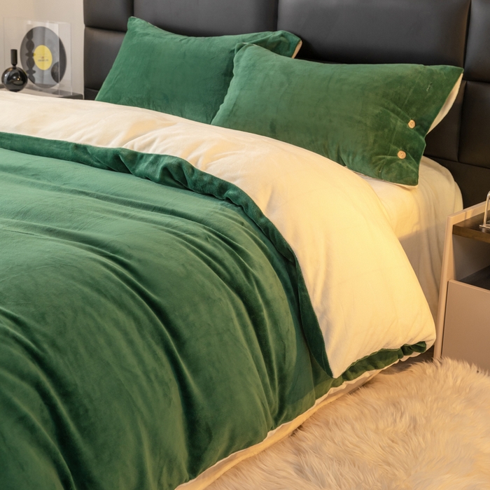 91家纺网 家纺一手货源 找家纺 ONE TWO ONE 121 2025新款高克重牛奶绒纽扣款纽扣大宽边系列四件套风格三 纽扣大宽边-墨绿