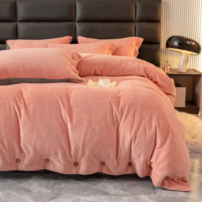 91家纺网 家纺一手货源 找家纺 ONE TWO ONE 121 2025新款高克重牛奶绒纽扣款纽扣大宽边系列四件套风格三 纽扣大宽边-豆沙