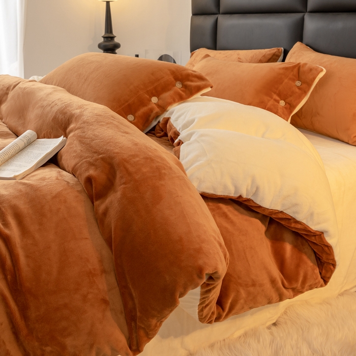 91家纺网 家纺一手货源 找家纺 ONE TWO ONE 121 2025新款高克重牛奶绒纽扣款纽扣大宽边系列四件套风格三 纽扣大宽边-焦糖