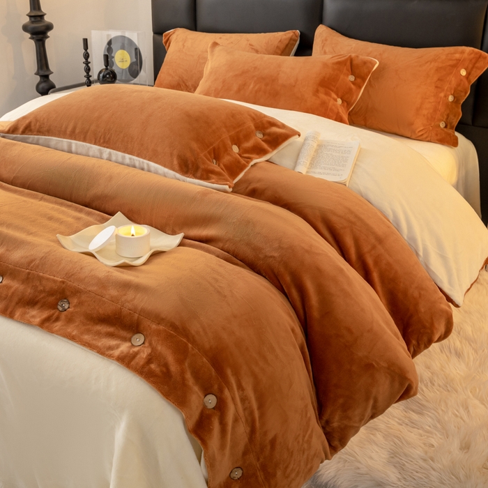 91家纺网 家纺一手货源 找家纺 ONE TWO ONE 121 2025新款高克重牛奶绒纽扣款纽扣大宽边系列四件套风格三 纽扣大宽边-焦糖