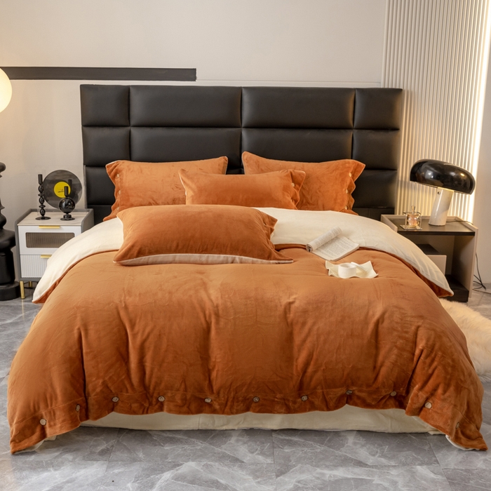 91家纺网 家纺一手货源 找家纺 ONE TWO ONE 121 2025新款高克重牛奶绒纽扣款纽扣大宽边系列四件套风格三 纽扣大宽边-焦糖