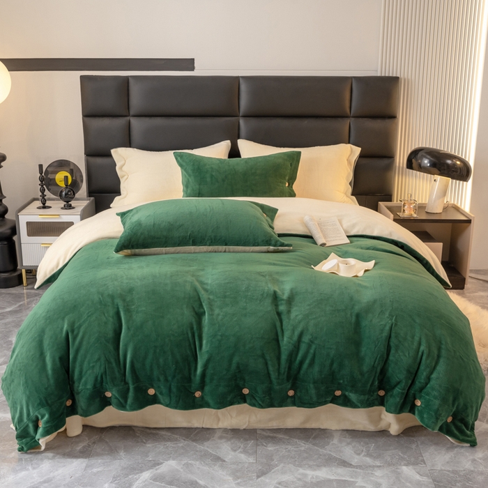 91家纺网 家纺一手货源 找家纺 ONE TWO ONE 121 2025新款高克重牛奶绒纽扣款纽扣大宽边系列四件套风格三 纽扣大宽边-墨绿