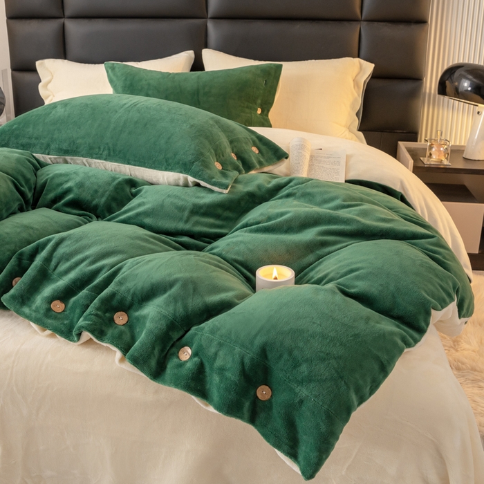 91家纺网 家纺一手货源 找家纺 ONE TWO ONE 121 2025新款高克重牛奶绒纽扣款纽扣大宽边系列四件套风格三 纽扣大宽边-墨绿