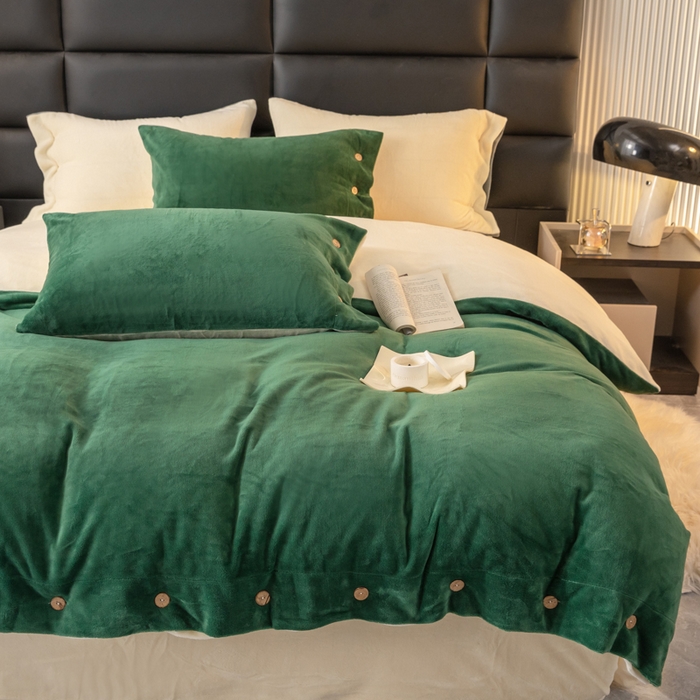 91家纺网 家纺一手货源 找家纺 ONE TWO ONE 121 2025新款高克重牛奶绒纽扣款纽扣大宽边系列四件套风格三 纽扣大宽边-墨绿