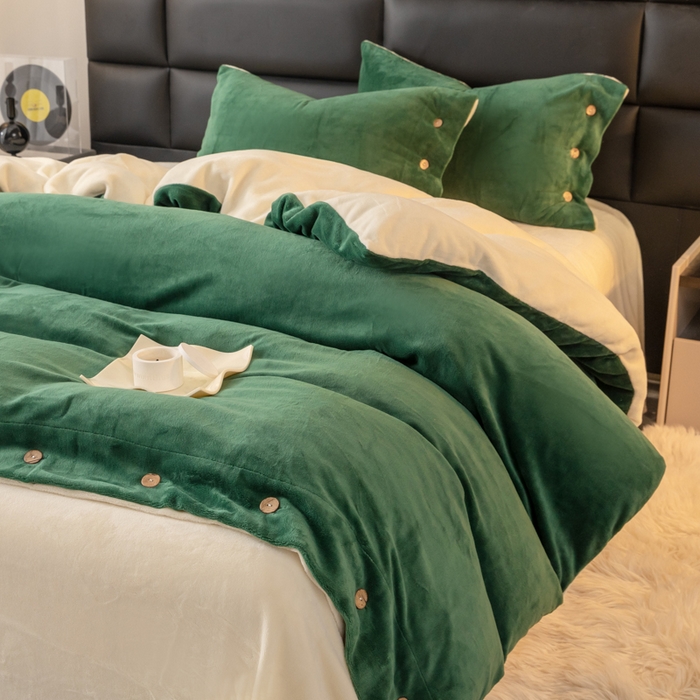 91家纺网 家纺一手货源 找家纺 ONE TWO ONE 121 2025新款高克重牛奶绒纽扣款纽扣大宽边系列四件套风格三 纽扣大宽边-墨绿