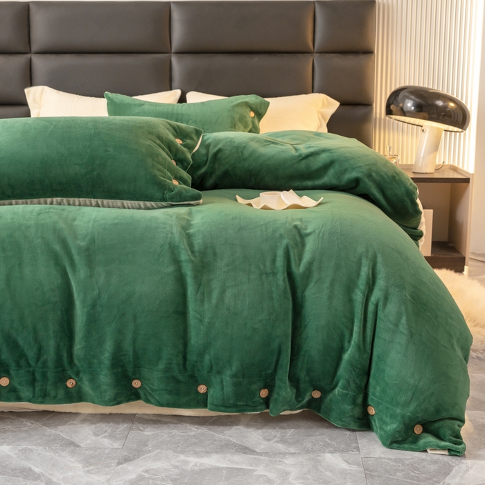 91家纺网 家纺一手货源 找家纺 ONE TWO ONE 121 2025新款高克重牛奶绒纽扣款纽扣大宽边系列四件套风格三 纽扣大宽边-墨绿