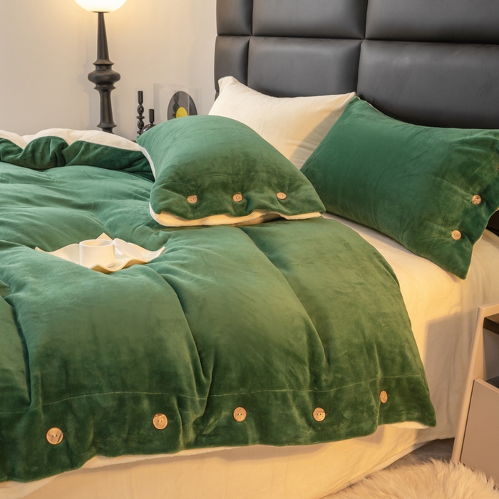 91家纺网 家纺一手货源 找家纺 ONE TWO ONE 121 2025新款高克重牛奶绒纽扣款纽扣大宽边系列四件套风格三 纽扣大宽边-墨绿