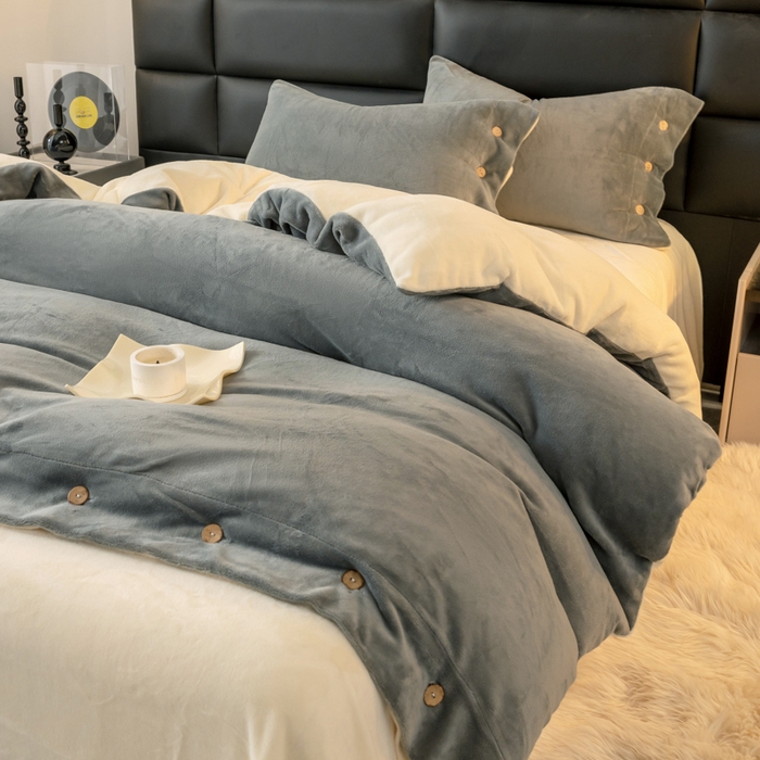 91家纺网 家纺一手货源 找家纺 ONE TWO ONE 121 2025新款高克重牛奶绒纽扣款纽扣大宽边系列四件套风格三 纽扣大宽边-深灰