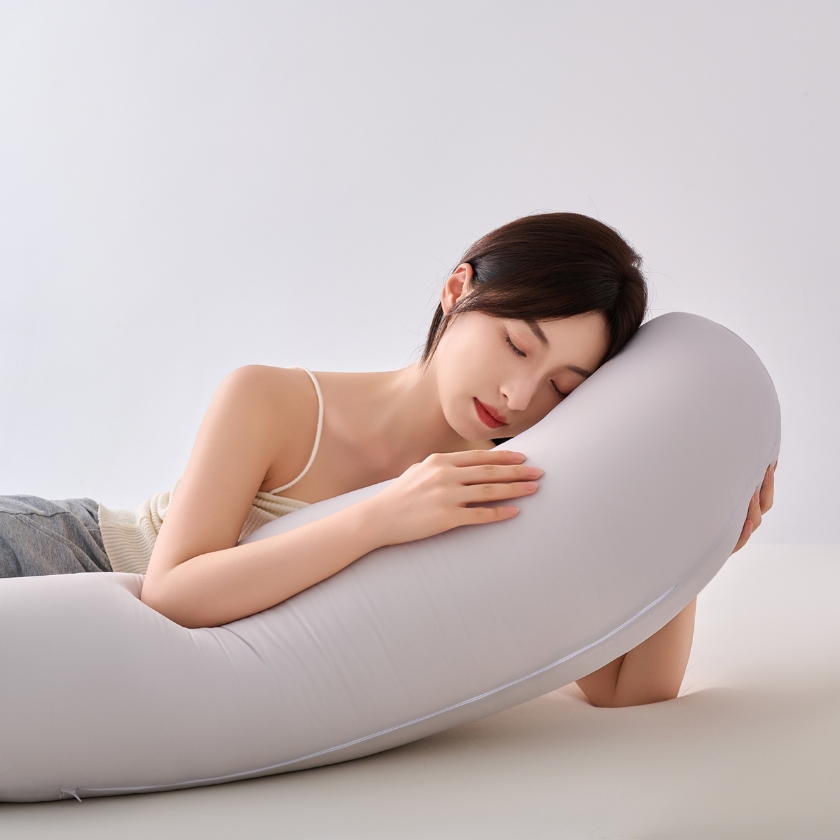 91家纺网 家纺一手货源 找家纺 （总）明星枕业 2025新款朵朵同款星球深睡夹腿抱枕成人女生孕妇长条海马护腰枕可拆洗靠枕