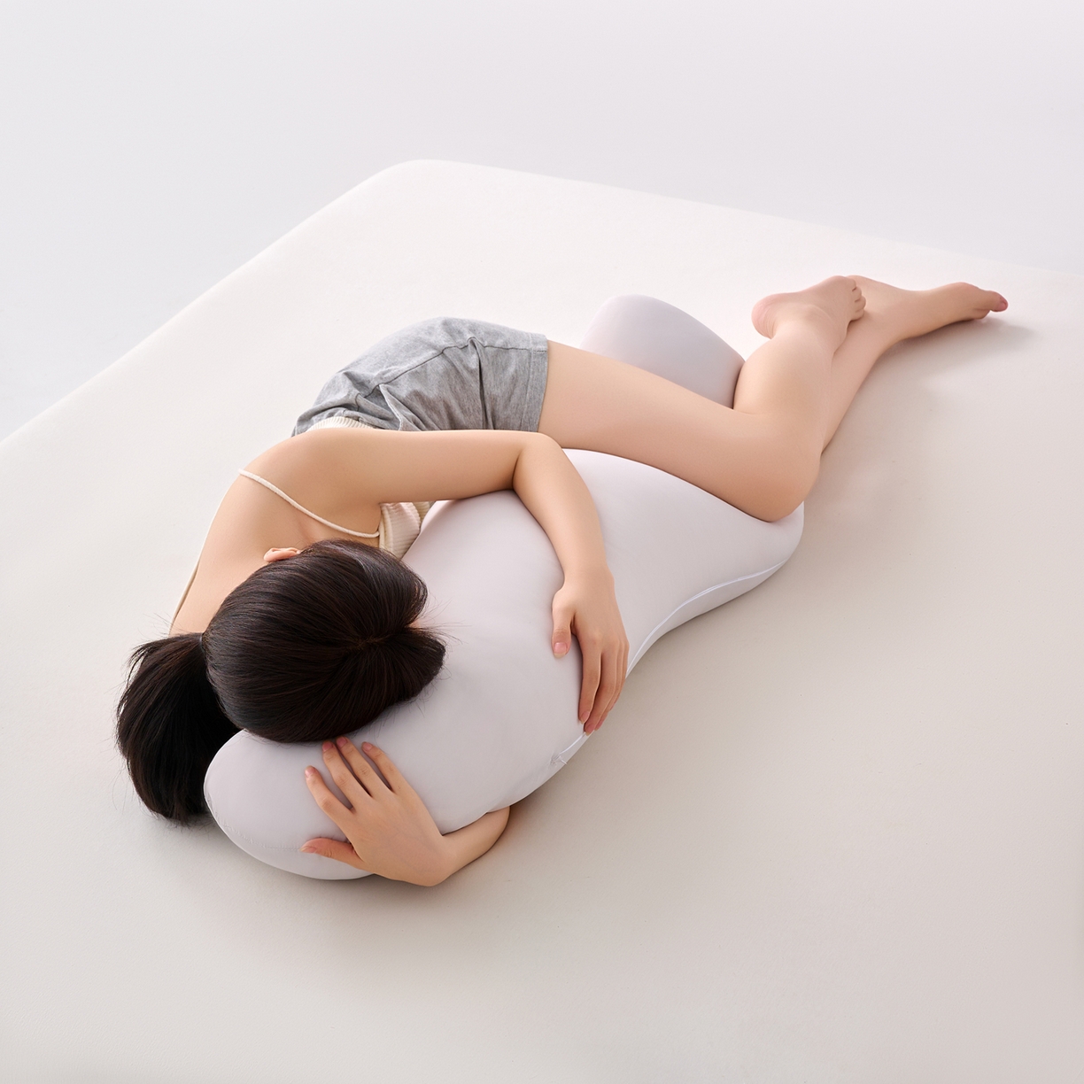 91家纺网 家纺一手货源 找家纺 （总）明星枕业 2025新款朵朵同款星球深睡夹腿抱枕成人女生孕妇长条海马护腰枕可拆洗靠枕