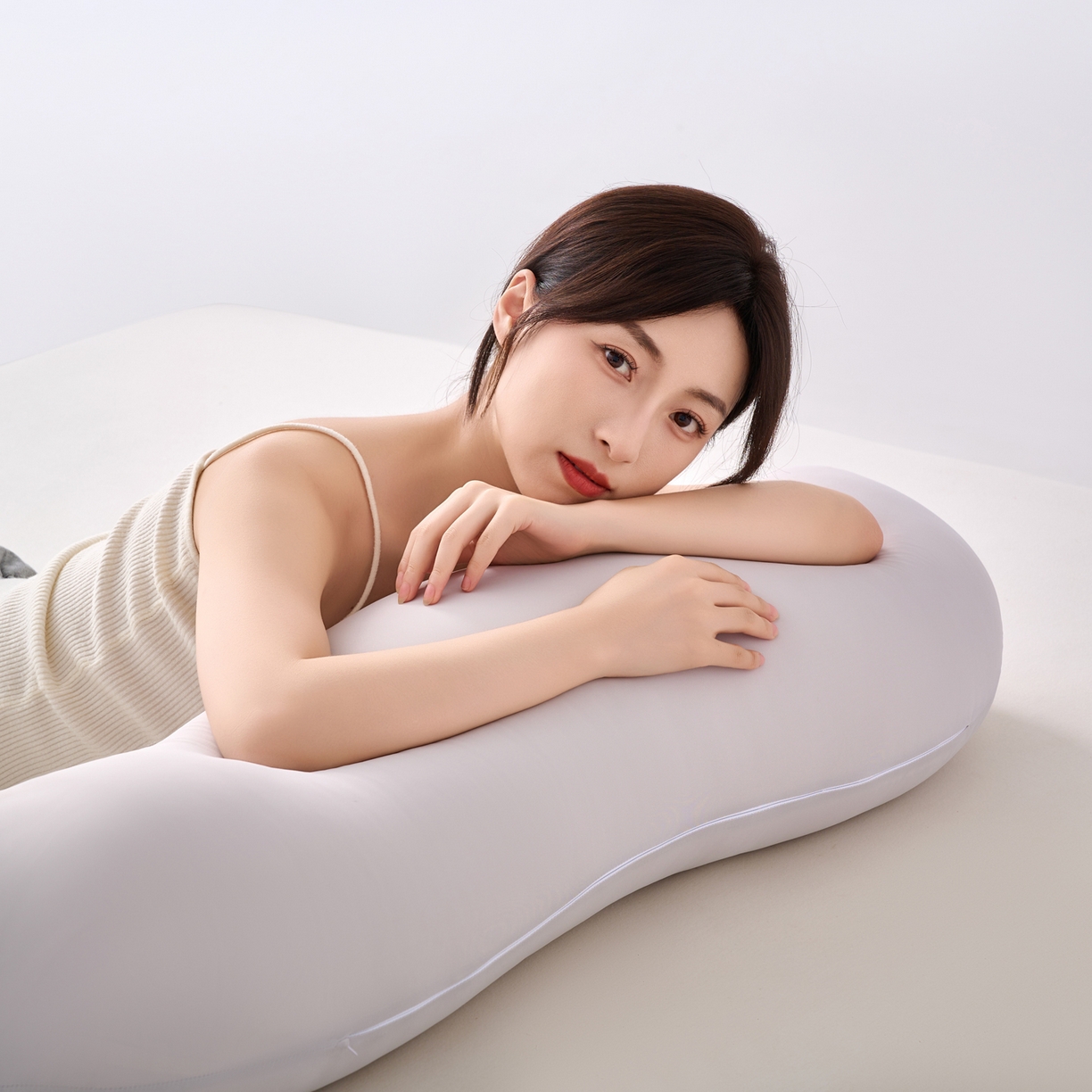 91家纺网 家纺一手货源 找家纺 （总）明星枕业 2025新款朵朵同款星球深睡夹腿抱枕成人女生孕妇长条海马护腰枕可拆洗靠枕