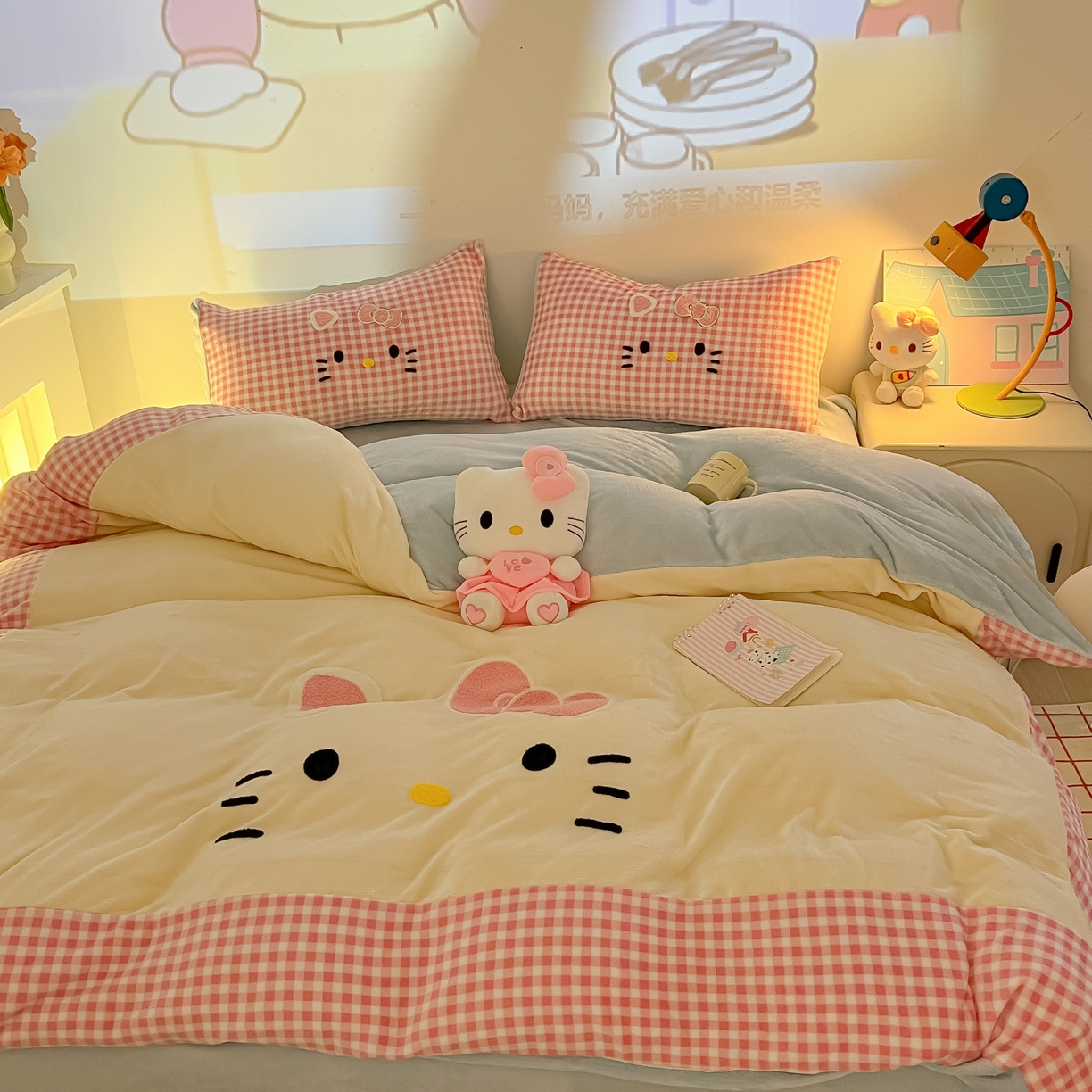 91家纺网 家纺一手货源 找家纺 （总）子钦家纺 2025新款加厚牛奶绒可爱猫咪毛巾绣床单床笠四件套-可爱猫咪