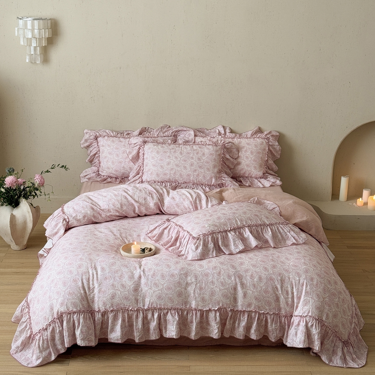 91家纺网 家纺一手货源 找家纺 （总）多乐娜 2025新款轻法式纯棉双层纱韩版印花花边四件套工艺款ykk拉链配收纳包-斯嘉丽（会员-20）控价299/319起（券后！！）务必控价谢谢配合