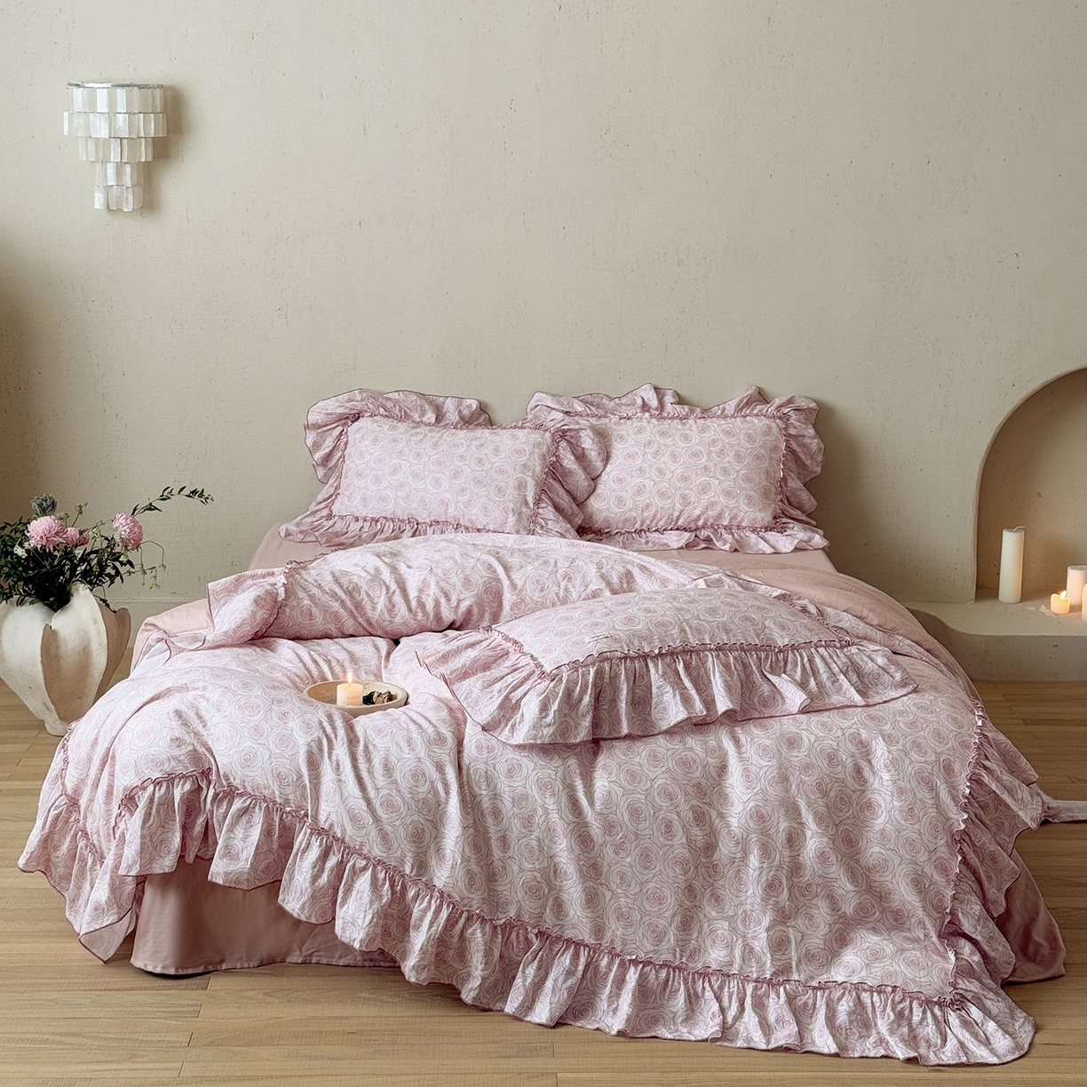 91家纺网 家纺一手货源 找家纺 （总）多乐娜 2025新款轻法式纯棉双层纱韩版印花花边四件套工艺款ykk拉链配收纳包-斯嘉丽（会员-20）控价299/319起（券后！！）务必控价谢谢配合